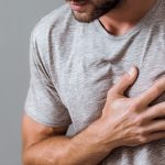 angina pektoris simptomi, stabilna angina pektoris simptomi, nestabilna angina pektoris simptomi, stezanje u grudima pri naporu, napad angina pektoris simptomi, angina pektoris iskustva, kako se leci angina pektoris, kako se otkriva angina pektoris, da li je angina pektoris izleciva, angina pektoris sta je, angina pektoris da li je opasna - Dr Nestorov 1