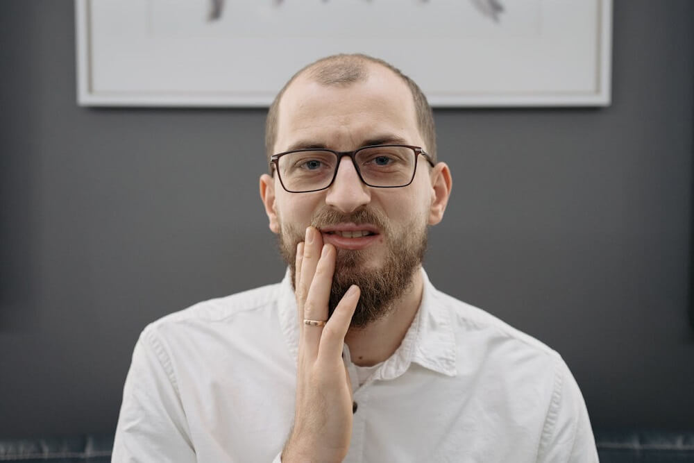 kamen u pljuvacnoj zlezdi, kamen u pljuvacnoj zlezdi simptomi, izbacivanje kamena iz pljuvacne zlezde, zastoj pljuvacke, bol u vilici tokom jela, otok ispod brade ili uha, upala pljuvacne zlezde - Dr Nestorov 2