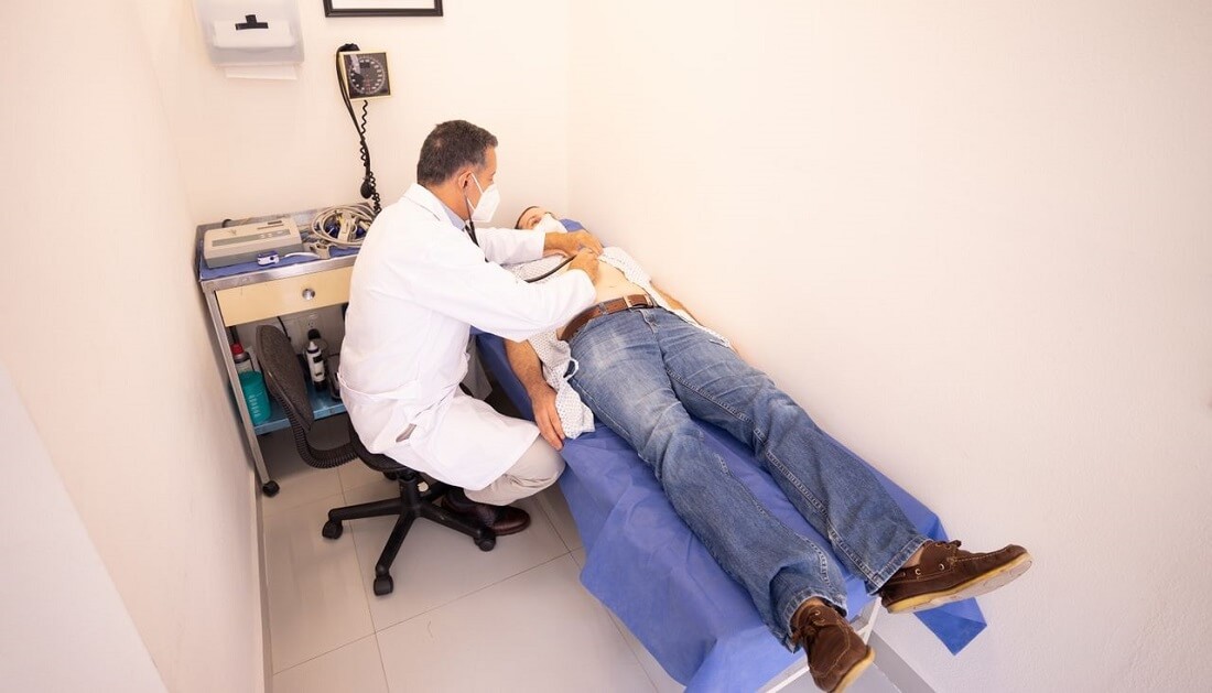 simptomi gastritisa, simptomi gastritisa kod odraslih, gastritis simptomi, bol u zelucu, pecenje u zelucu, osecaj punoce posle jela, mucnina, povracanje, gorusica, nadimanje, nadutost i gasovi, gastritis lecenje, sta je gastritis, gastritis sta je - Dr Nestorov 4
